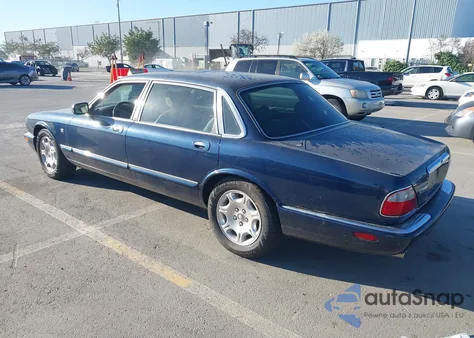 2001 Jaguar Xj8 Vanden Plas z USA, uszkodzony, nr VIN SAJDA24CX1LF32147